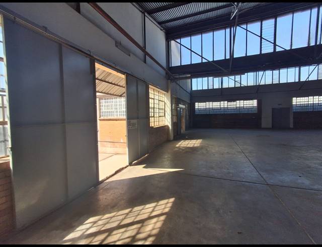 926M² WAREHOUSE TO LET IN BENROSE